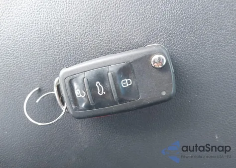 2018 Volkswagen Beetle 2.0T Coast/2.0T S/2.0T Se z USA, uszkodzony, nr VIN 3VW5DAAT9JM512098